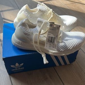 NEW W TAG** ADIDAS ULTRABOOST X in white